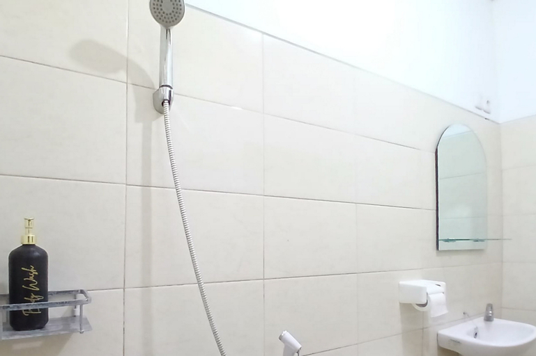 Bathroom 10