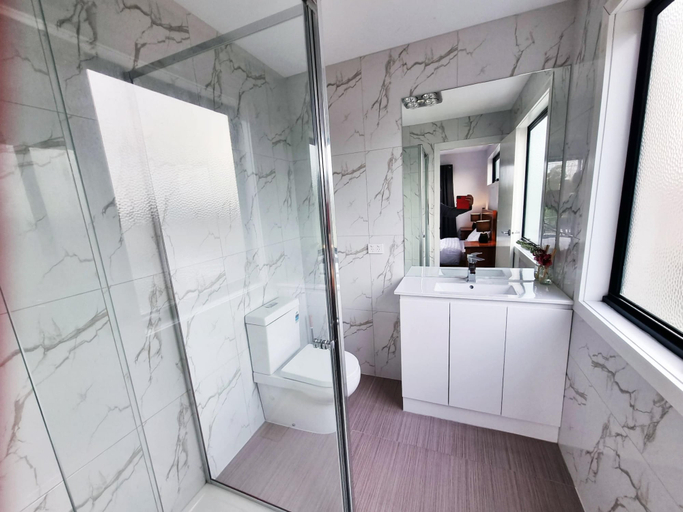 Bathroom 3, Rosie Townhouse at Gordon - Prime Location, Melbourne