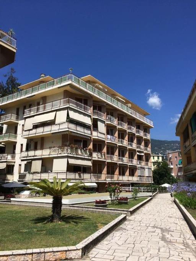 Exterior & Views 1, Casa Serenella - Bilocale a due passi dal mare, Imperia