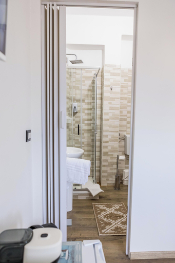 Bathroom 5, La Fenice Suites Sardinia, Cagliari