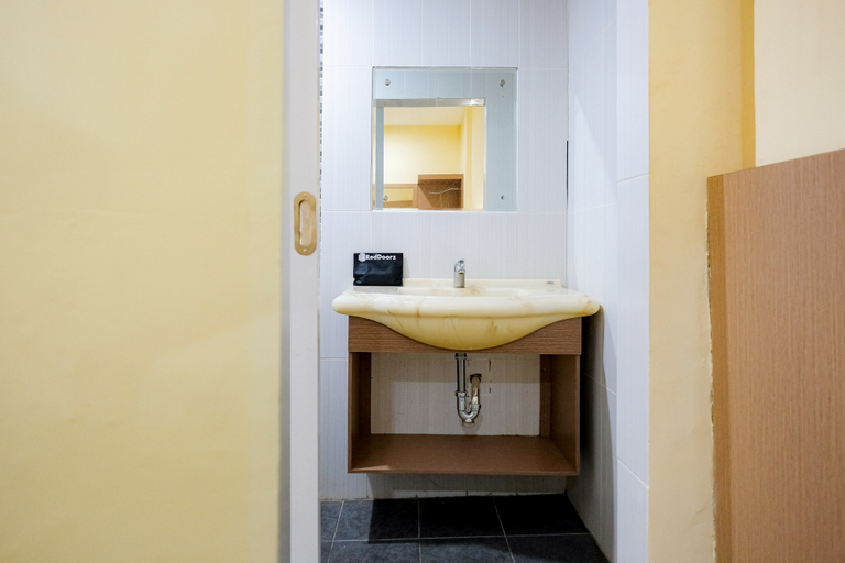 Bathroom 3, RedDoorz @ Hotel Mayang Sari 1, Jambi