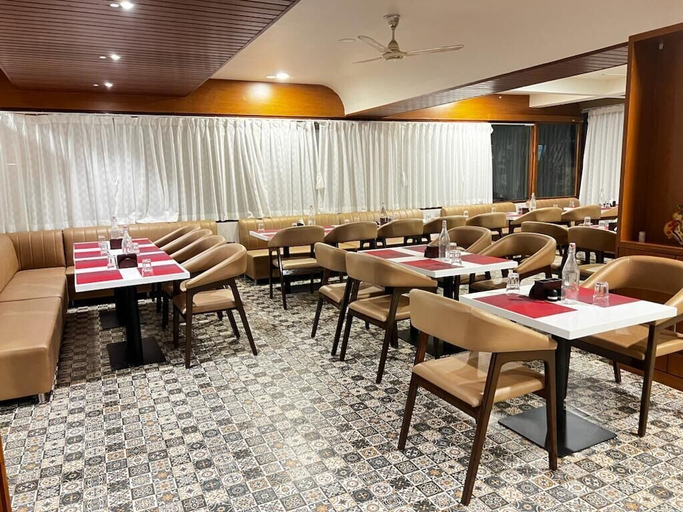 Food & Drinks 4, Hotel Sapphire, Pune