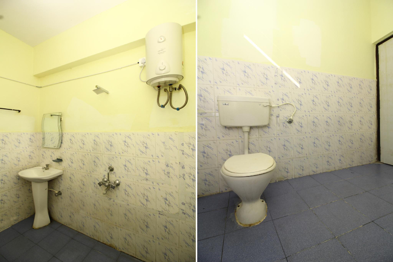 Bathroom 3, Hotel Nawab's, Karimnagar