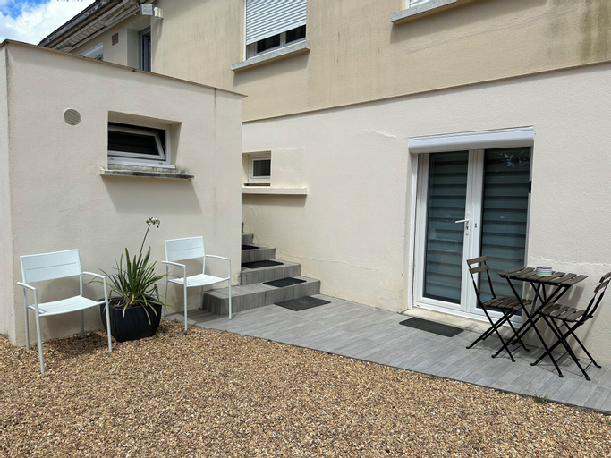 Exterior & Views 13