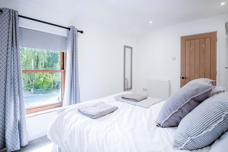 Bedroom 2, The Cottage - 2 Bedroom Cottage - Tenby, Pembrokeshire