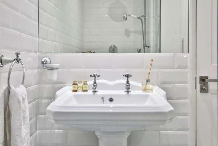 Bathroom 4, Newly Refurbished Flat With Great Transport Links, London