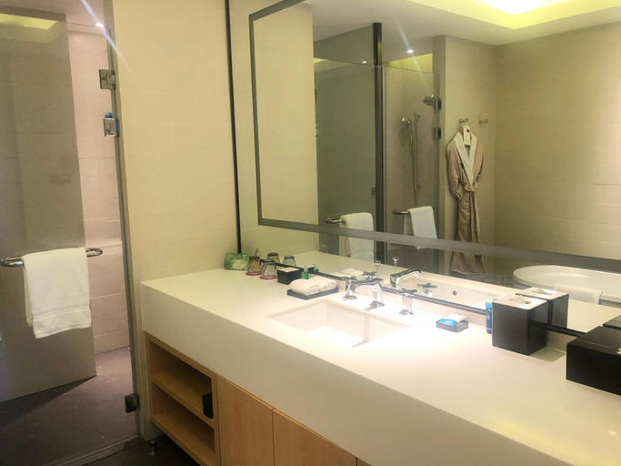 Bathroom 13