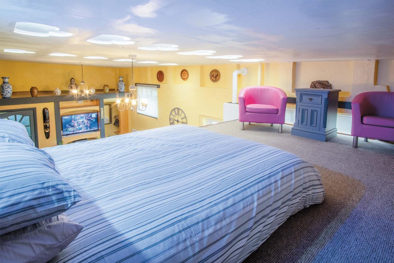 Bedroom 3, Clouds - 1 Bedroom Holiday Home - Milford Haven, Pembrokeshire