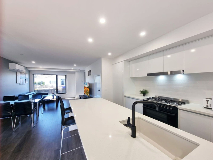 Room 5, Brand new House - Modern Home in Great Location, Melbourne