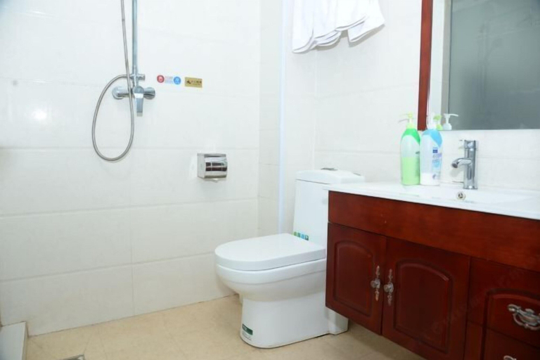 Bathroom 4, Youyicun Hotel, Qingdao