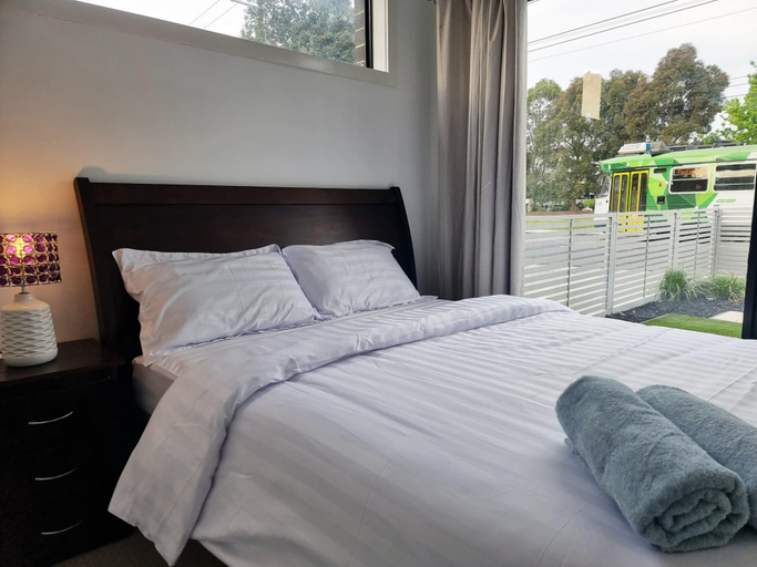 Bedroom 2, Rosie Townhouse at Gordon - Prime Location, Melbourne