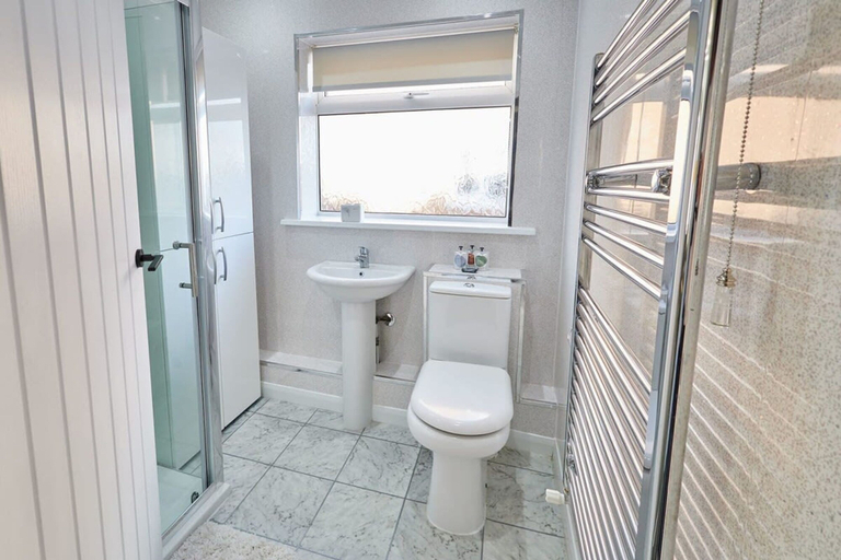 Bathroom, Host Stay Sands Walk Cottage, Redcar and Cleveland