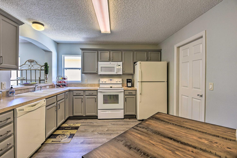 Others 4, Courtyard Villa w/ Lanai & Community Amenities!, Sumter