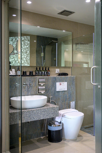 Bathroom 22