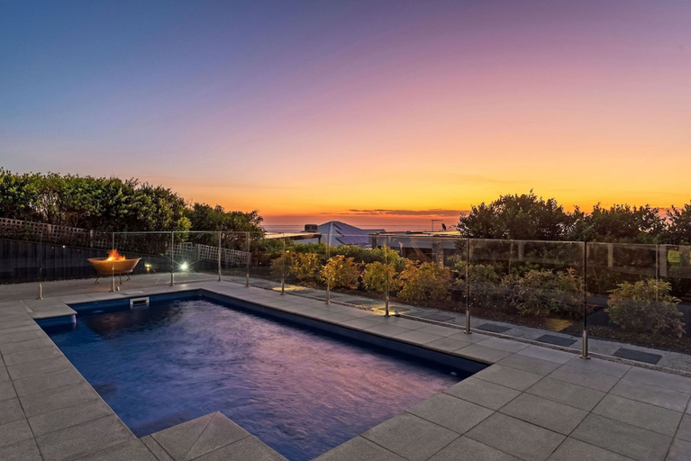 Sport & Beauty 5, Clifftop Family Retreat With Views Pool, Melbourne
