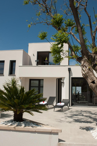 Others 5, Villa La Perle de Thau, Hérault