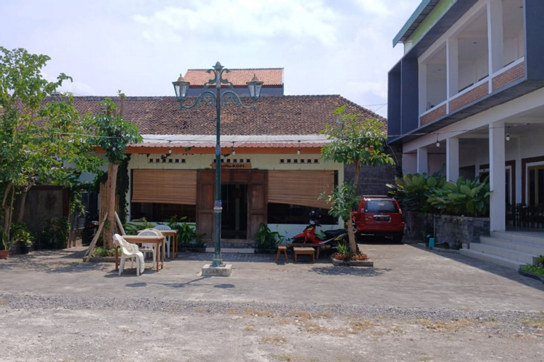 Exterior & Views 2, Kenewae Living near Alun-Alun Wonosari Mitra RedDoorz, Gunung Kidul