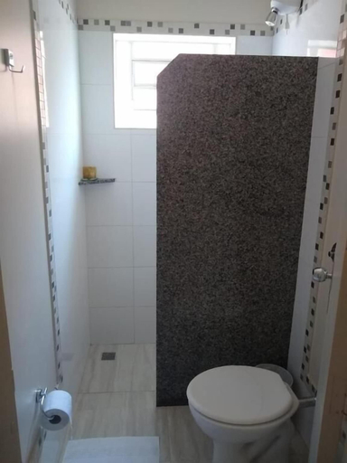 Bathroom 4, LEME PLAZA HOTEL, Leme