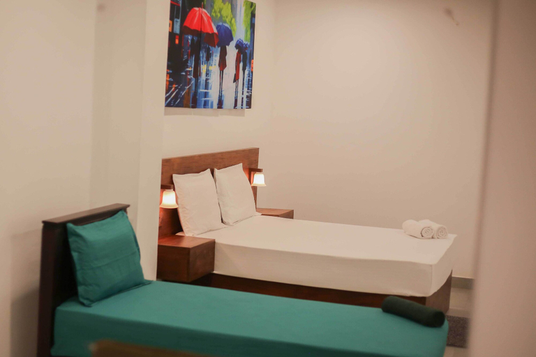 Bedroom 3, The Regent Grand Hotel, Thimbirigasyaya