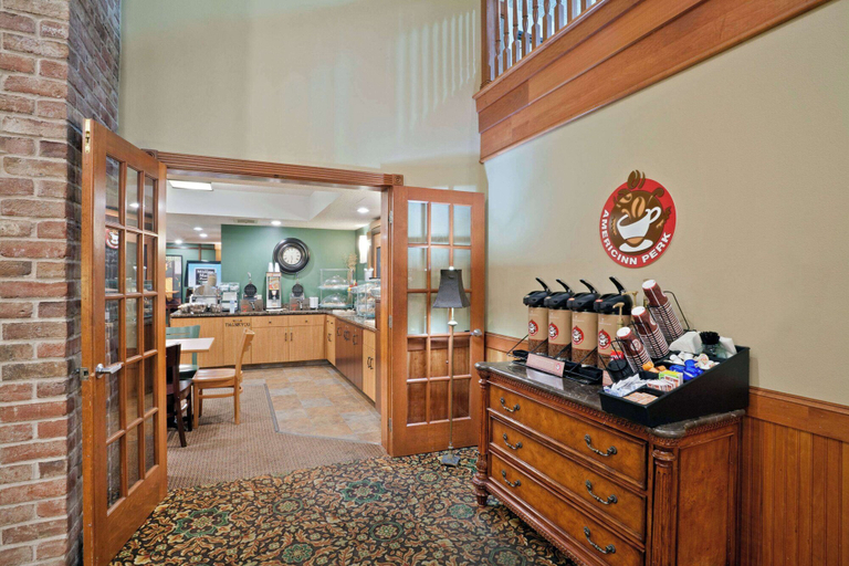 Food & Drinks 5, AmericInn by Wyndham Chanhassen, Carver