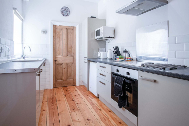 Others 5, Sea Glass - 2 Bedroom Apartment - Manorbier, Pembrokeshire