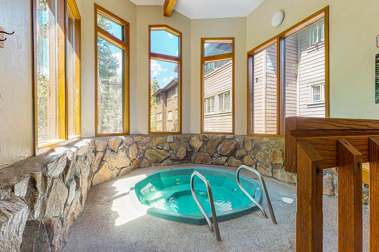 Sport & Beauty 2, Woods Manor 101A, Summit