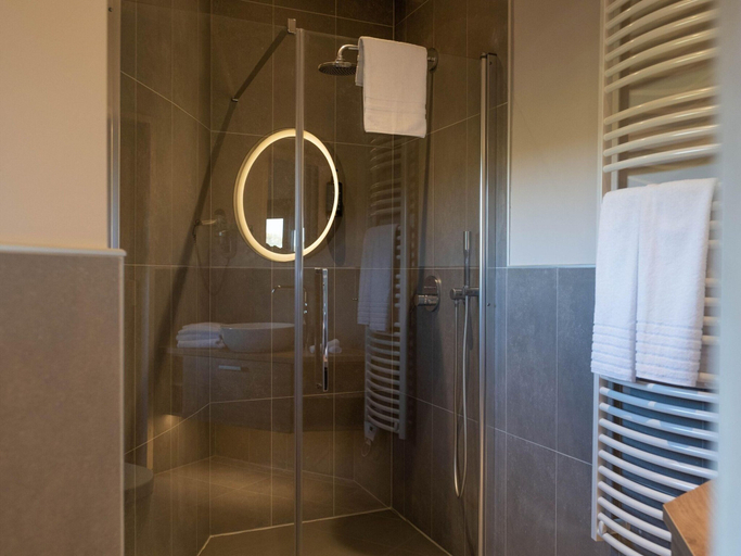 Bathroom 5, Belvilla Peaceful Leaf Bungalow With Views, Hainaut