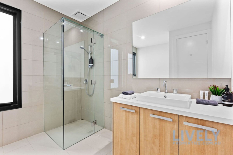 Bathroom 4, The Ocean s Edge Luxury Entertainer With Views, Melbourne
