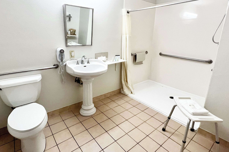Bathroom 5, Quality Inn Gainesville I-75, Alachua