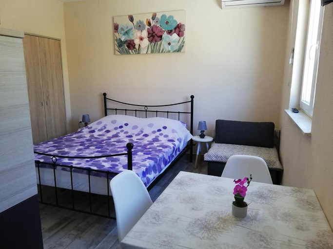 Others 2, Studio Apartment Palmira, Ližnjan