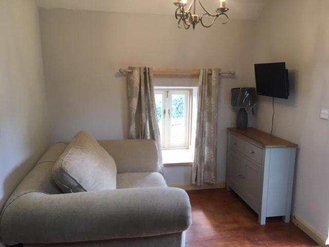 Others 5, Hendre Cennin, Gwynedd