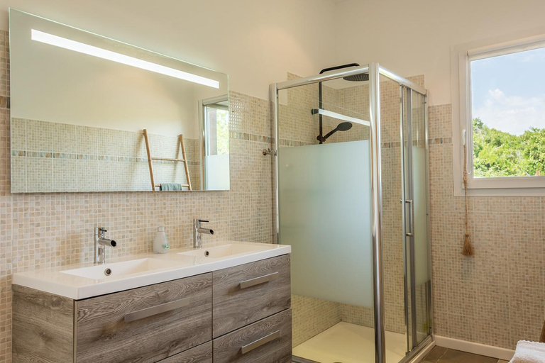 Bathroom 3, Villa BARQUIERO, Corse-du-Sud