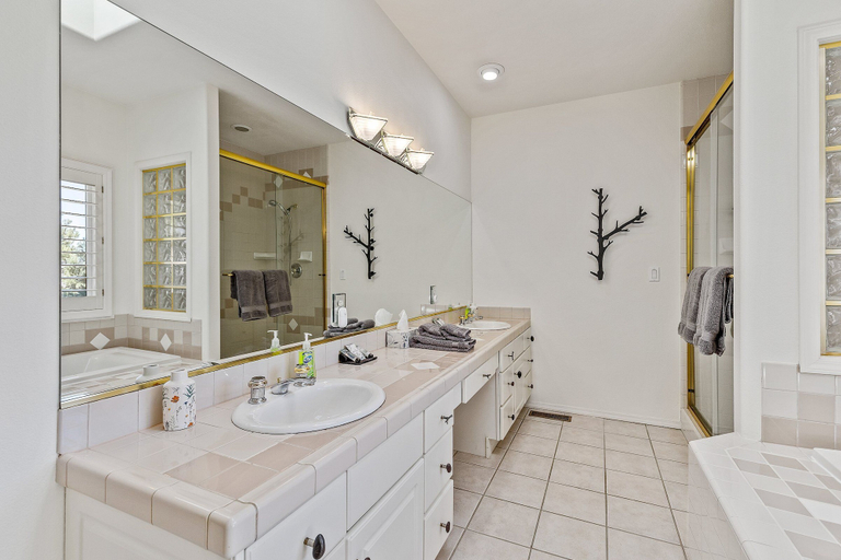 Bathroom 4, Sinagua Heights Flagstaff, Coconino