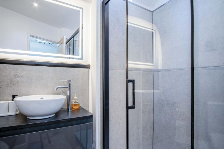 Bathroom 3, The Cottage - 2 Bedroom Cottage - Tenby, Pembrokeshire