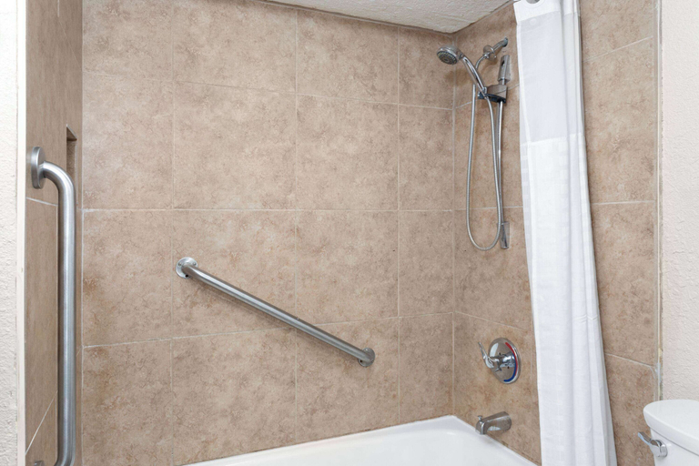 Bathroom 4, Days Inn by Wyndham Wildwood I-75, Sumter