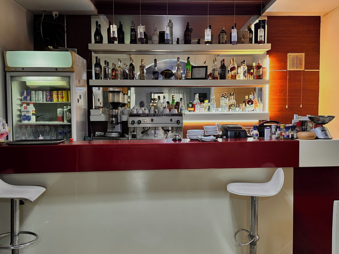 Food & Drinks