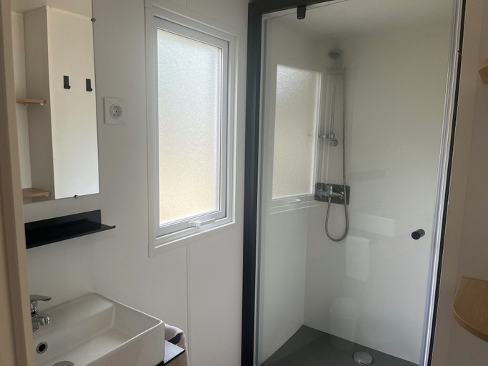 Bathroom 3, Camping du Lion d'Angers, Maine-et-Loire