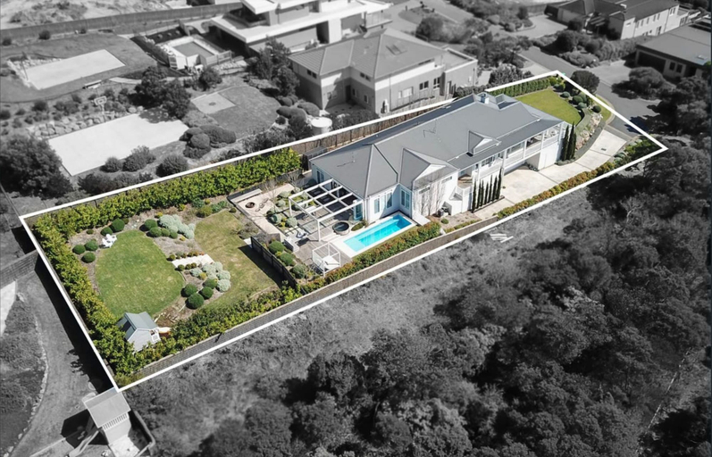 Exterior & Views 2, Hamptons Elegance Views Pool Spa, Melbourne