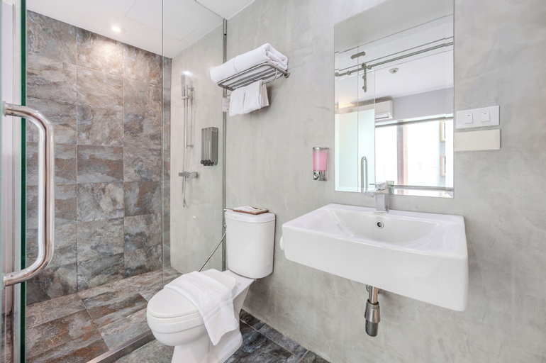 Bedroom 5, Ruamchitt Plaza Hotel, Khlong Toey