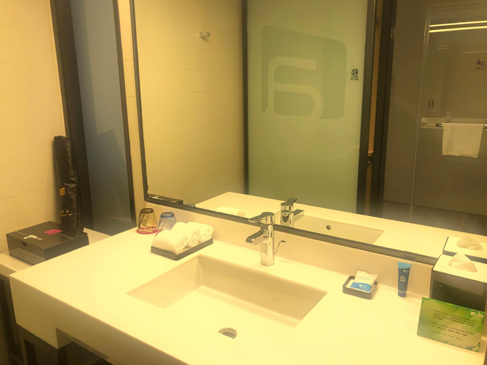 Bathroom 19
