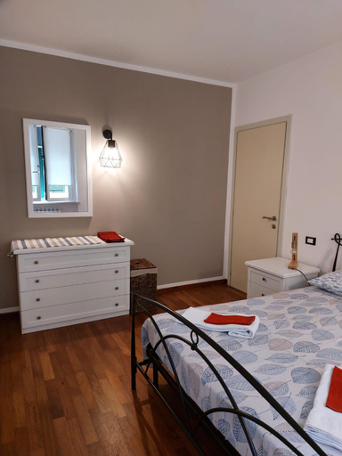 Bedroom 1, La casa di Max, La Spezia