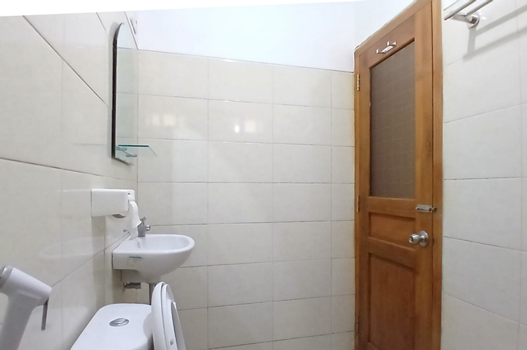 Bathroom 11