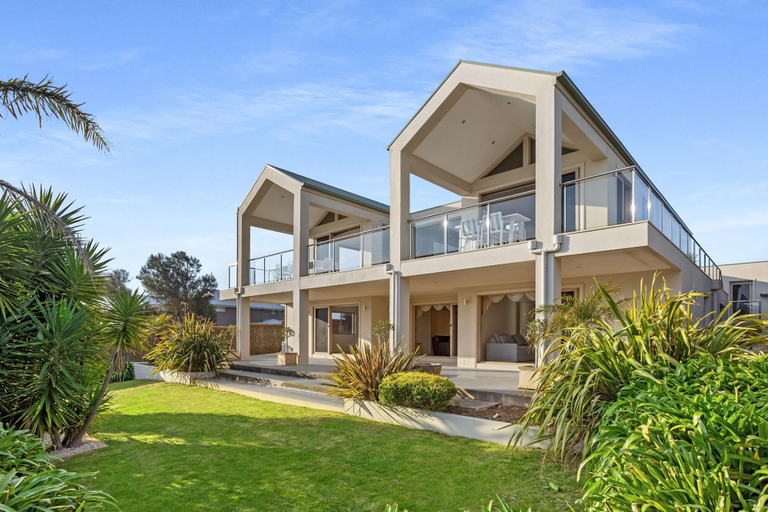 Exterior & Views 2, Sunset View Luxury 4 Bedrooms With Sauna, Melbourne