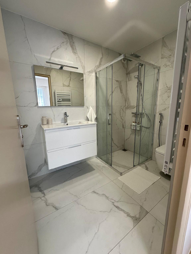 Bathroom 3, Belle maison, 15mn de Paris, 2 parkings gratuits, Val-de-Marne