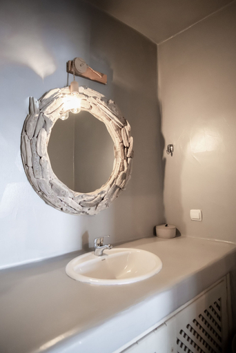 Bathroom 4, Alafouzou Cave Loft, South Aegean