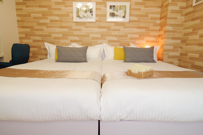 Bedroom 2, Nippombashi Art Hotel 801,6min to station,FreeWiFi, Osaka
