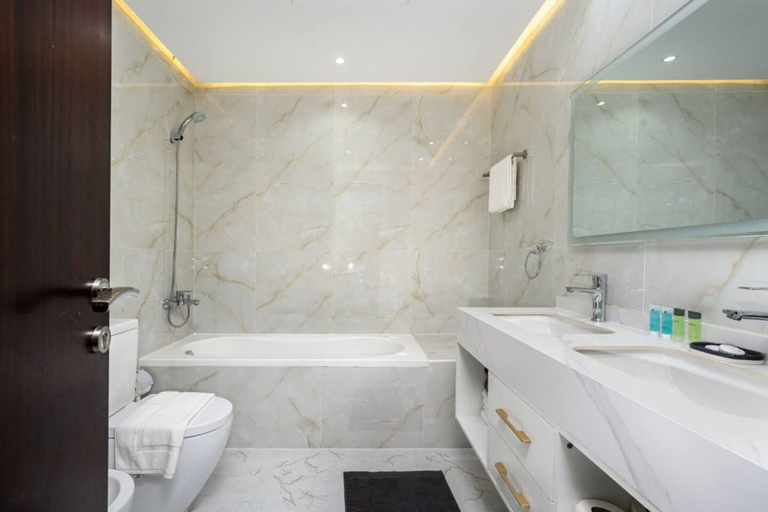 Room 5, Manzil - 2BR Dubai Marina Near Marina Beach, Dubai