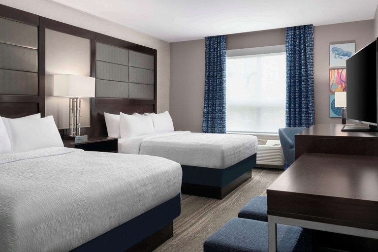 Bedroom 3, Hampton Inn & Suites Worcester, Worcester