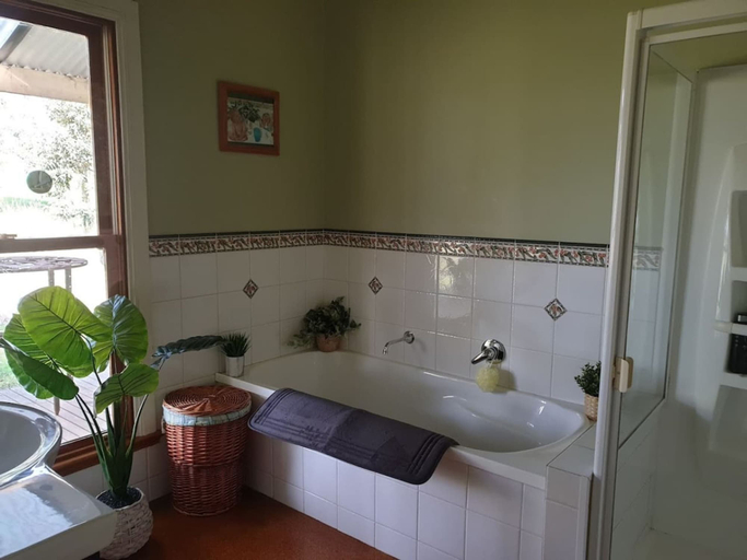 Bathroom, Jilly Park Farm Interactive Experience, Baw Baw  - Pt B West