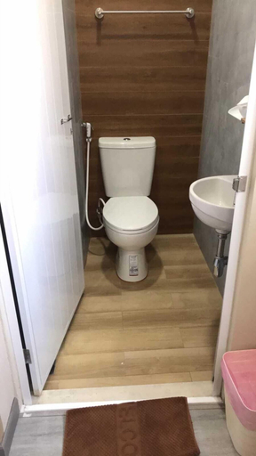 Bathroom 4, Sandee Room, Hat Yai